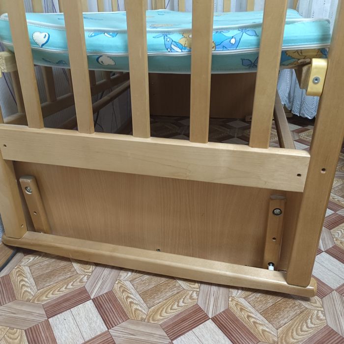 Детская кроватка