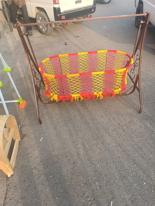 Detski belanchaklar hamas yigʻib teriladi