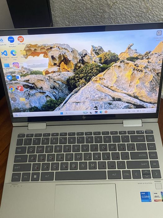 HP Envy x360 2-in-1 Laptop 14-es0013 dx