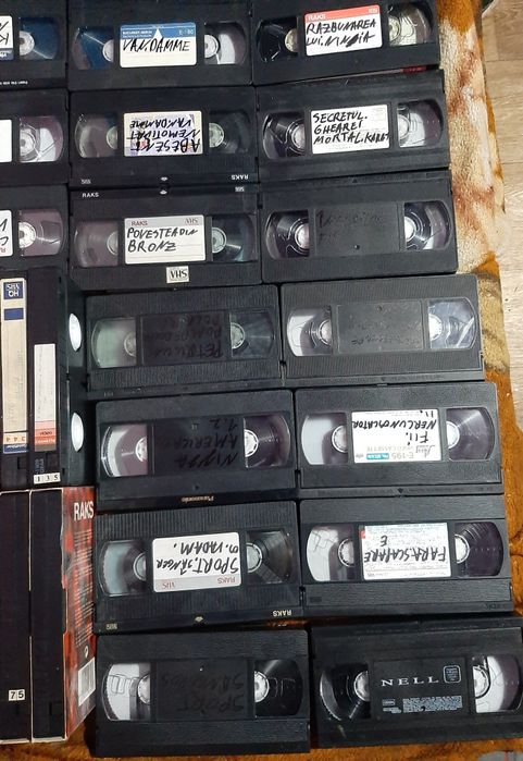 Vând casete video filme vechi în stare bună