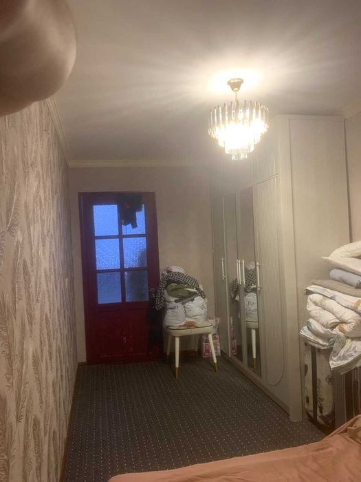 Чиланзар 8 кв  2/1/4  2 ком Кирпич. Балкон 2х6. Oрентир Парус