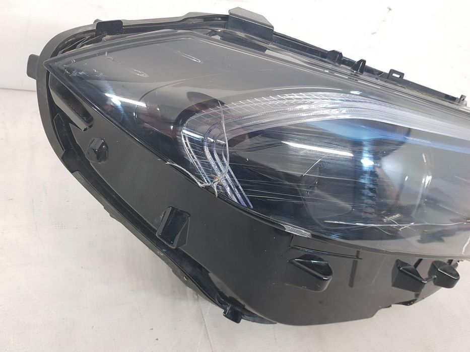 Far dreapta Mercedes EQB dupa 2021