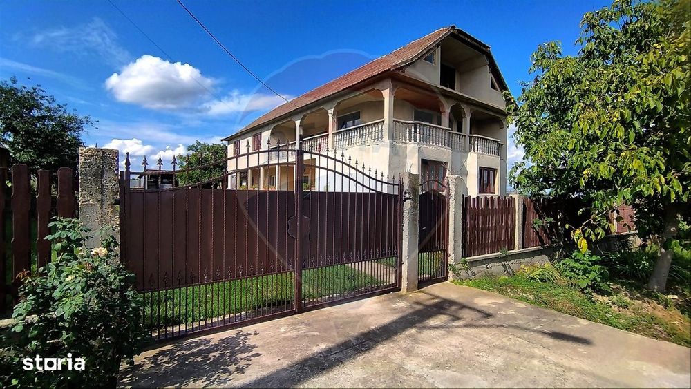 Casă de vânzare cu  teren de 3.869 mp în Cosniciu de Jos /Ip, Sălaj