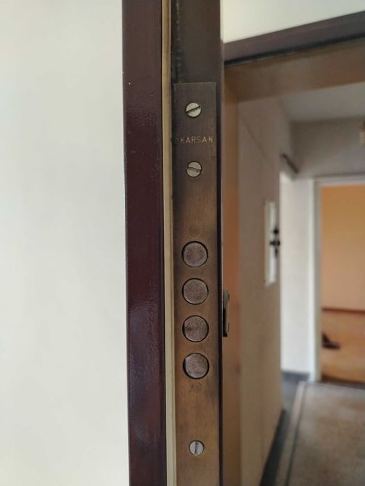 Метална входна врата за апартамент