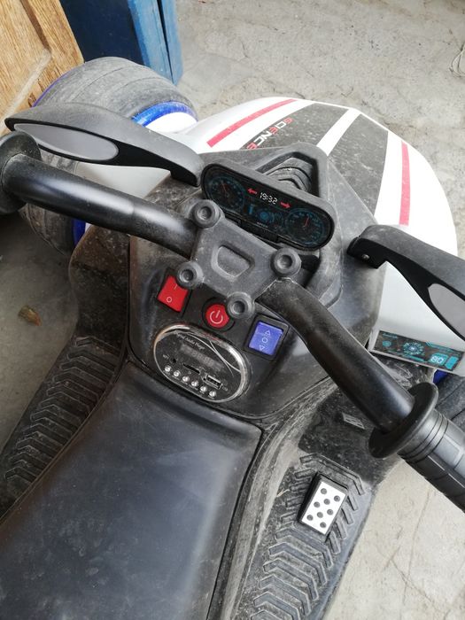 Детский автомобиль