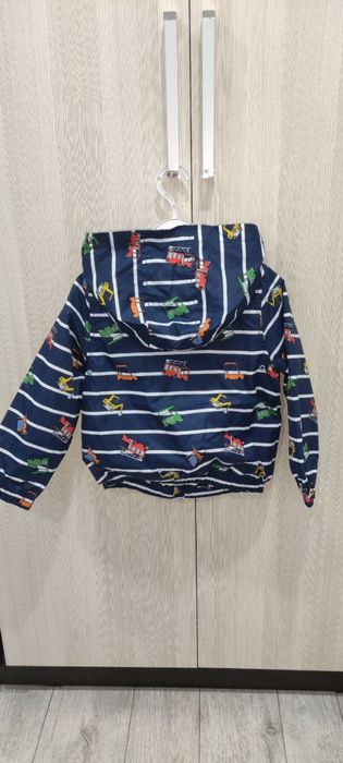 Ветровка в отличном состоянии