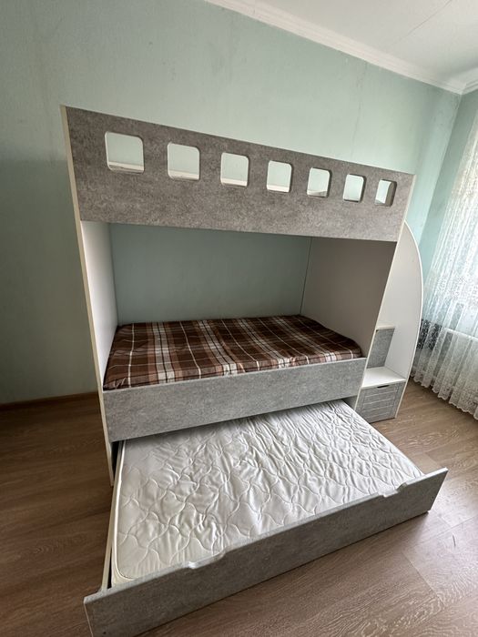 Продам 3-ярусную кровать