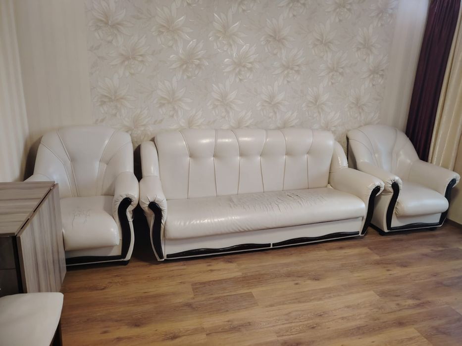 Продается диван два кресла