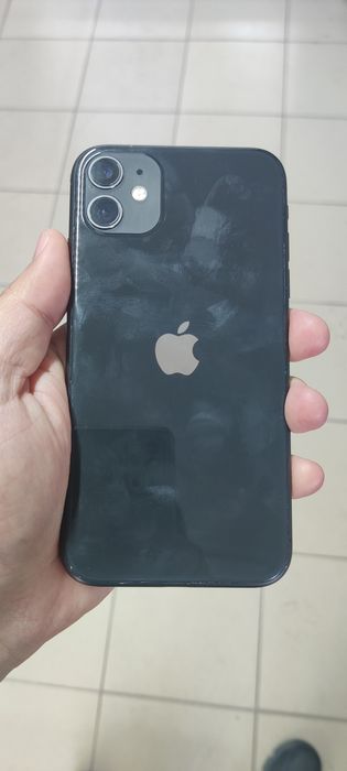 Продам Айфон 11.