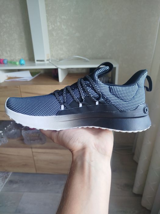 Кроссовки Adidas размер 42.5 (26.5см)