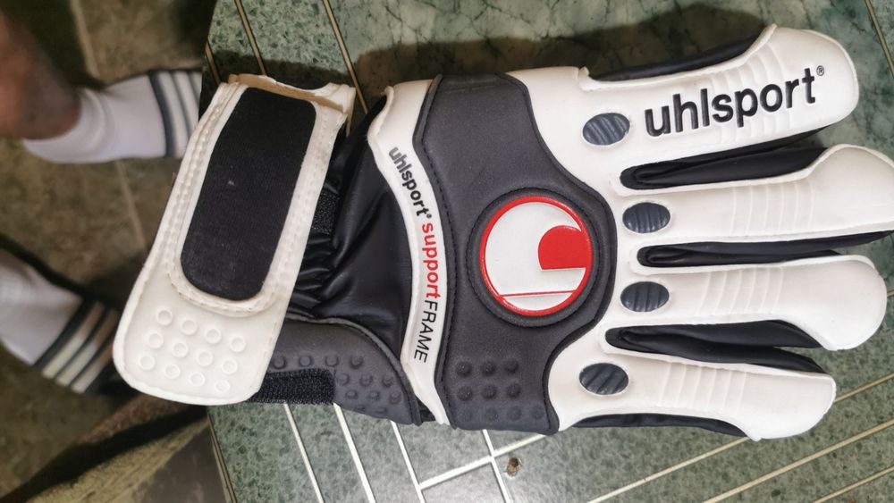 Футболни кори и ръкавици