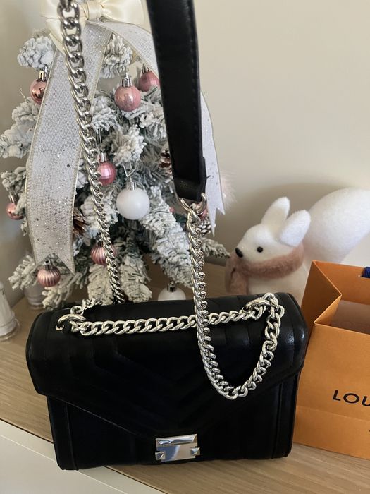 Стилна черна дамска чанта