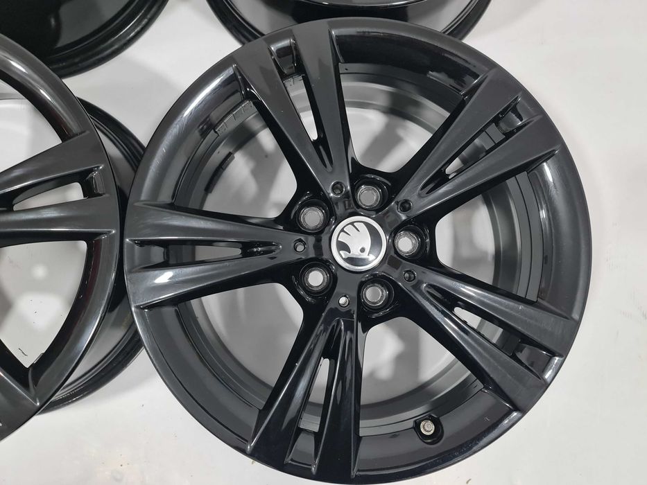 Jante 17 OEM Skoda Octavia Superb  VW Golf 5x112 7.5j et52 57.1