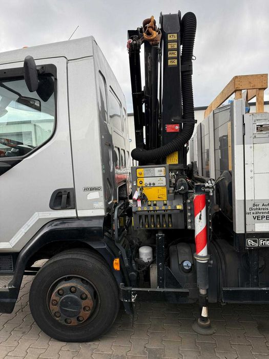 Autoutilitara DAF LF 45.160 Hybrid cu macarea Palfinger