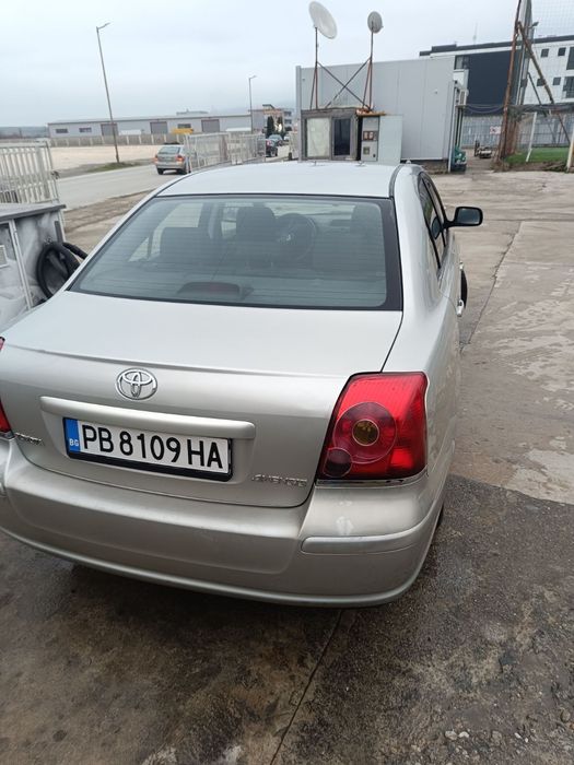 Toyota Avensis 1.8 2005 година