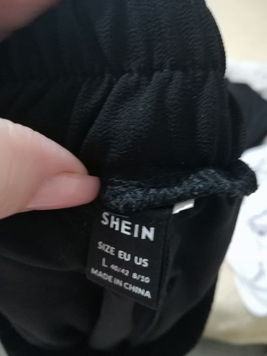 Pantaloni plisati femei