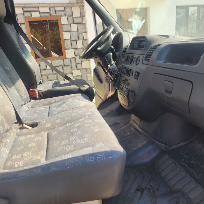 Propietar vand sprinter 413 axa dubla