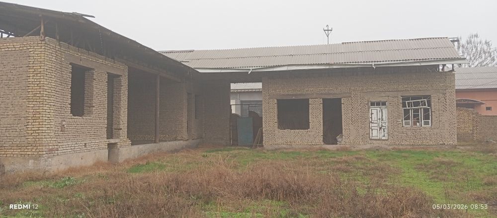 Uy  sotiladi 7 sotik 8 ta hona