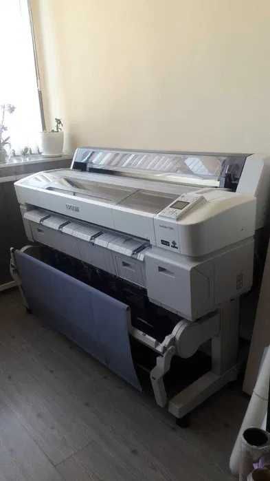 Epson SureColor SC-T7200 - широкоформатен принтер за печат