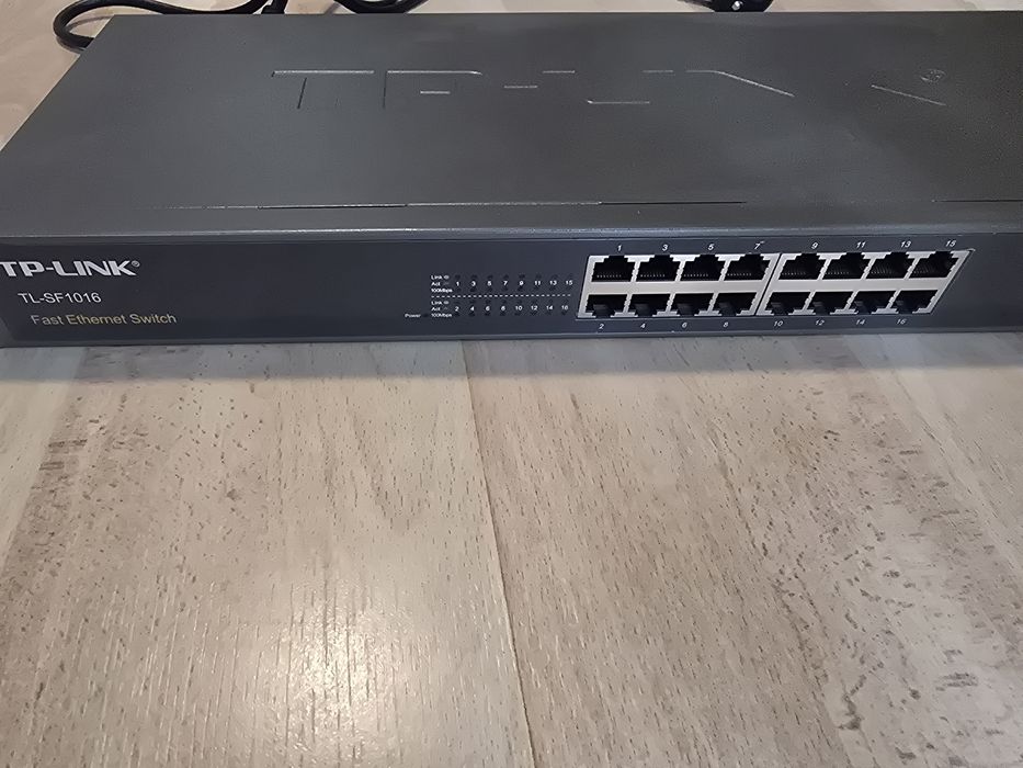 Switch 16 porturi rackabil fast ethernet TP-LINK TL-SF106