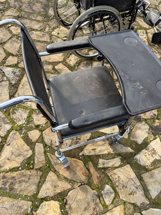 Инвалиден стол/ тоалетен