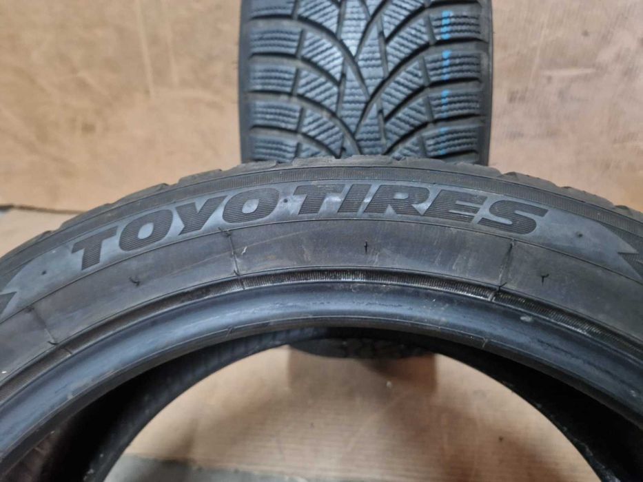 2 Toyo R17 215/45
зимни гуми
DOT1621