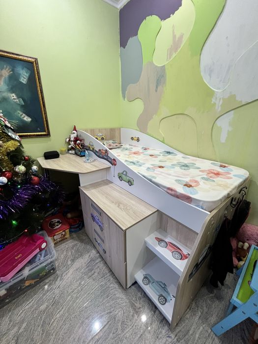 Кровать со столом и шкафом
