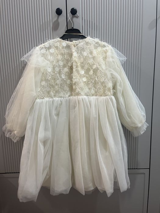 Продам платье и детскую обувь