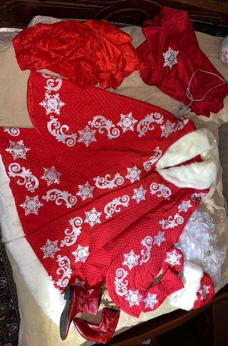 Костюмы  Деда Мороза И Снегурочки аренда