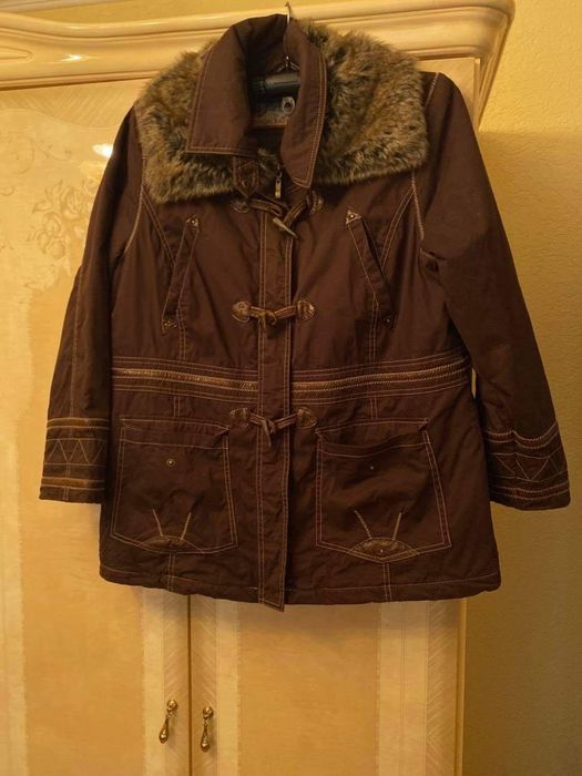 Дамско спортно яке