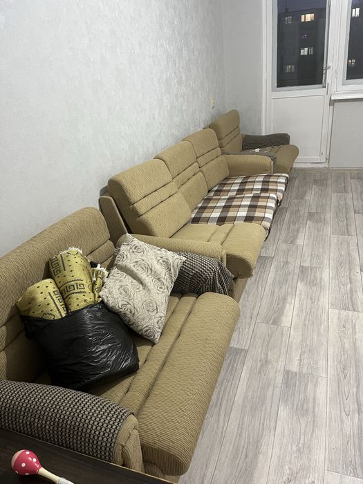 Продам диван с креслами