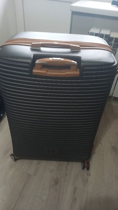 Продам большой чемодан