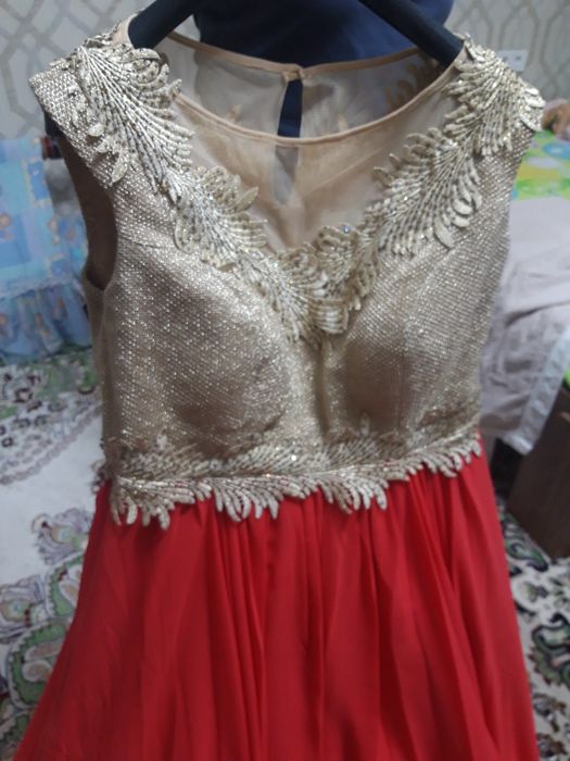 Вечернее платье очень красивое