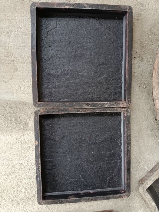 Vând schimb.matrite pavele