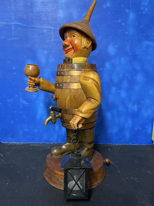 Рядка,стара рекламна фигура на бранд немско вино “Kellergeist”