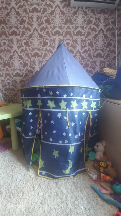 Продам детскую палатку домик