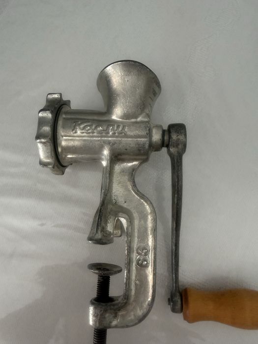 Мясорубка 4000 есть две