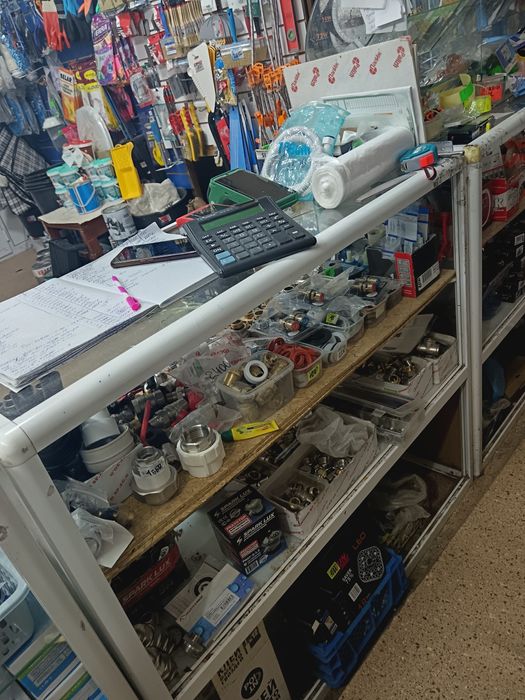 Отдаю  витрины б/у