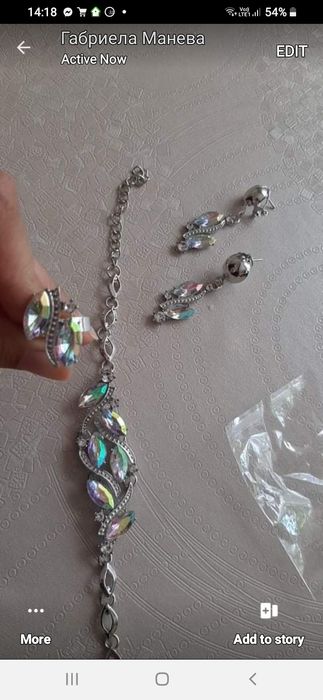 Лот бижута с преливащи камъни