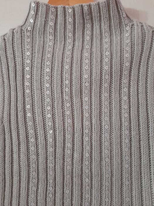 Pulovere și tricouri cu mânecă lunga, 10-14 ani, in stare excelenta.