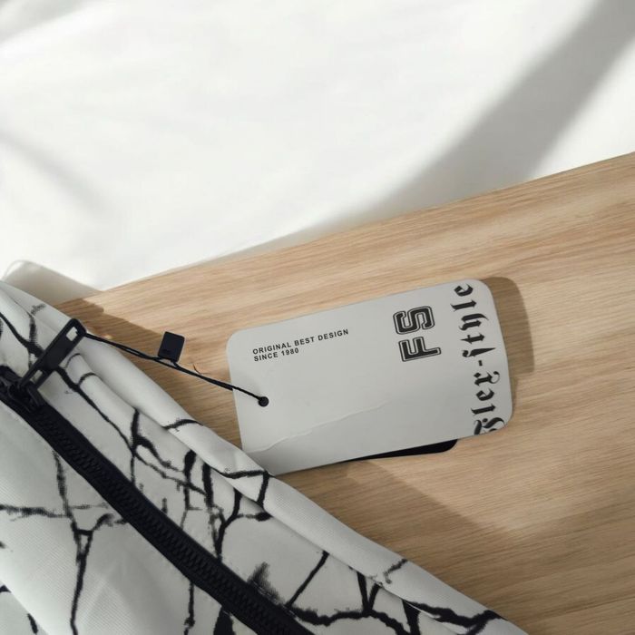 Мъжки комплект с мраморен ефект и мотиви тип Версаче-бяло