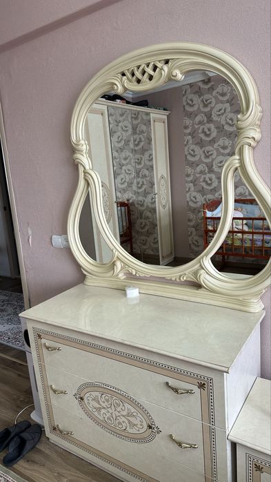 Продам спальный гарнитур