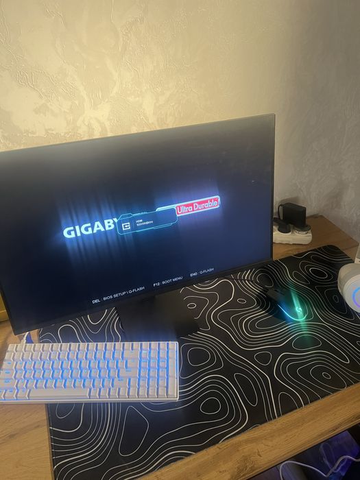 компьютер и монитор и все дивайсы