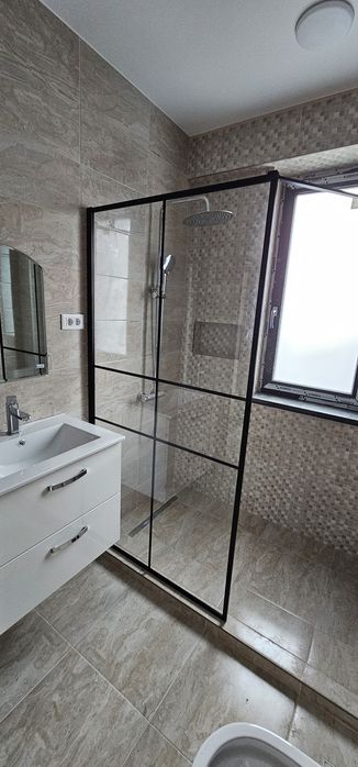 Inchiriez apartament 3 camere .