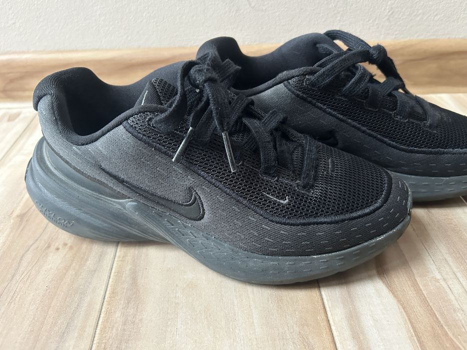 маратонки Nike Uplift SC.