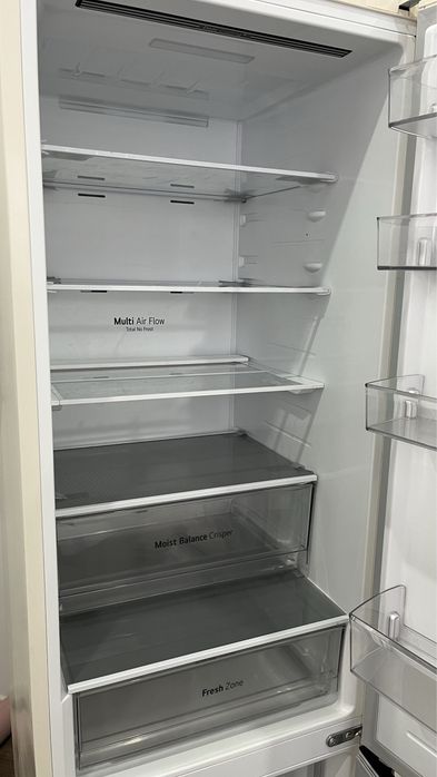 Холодильник LG бежевый