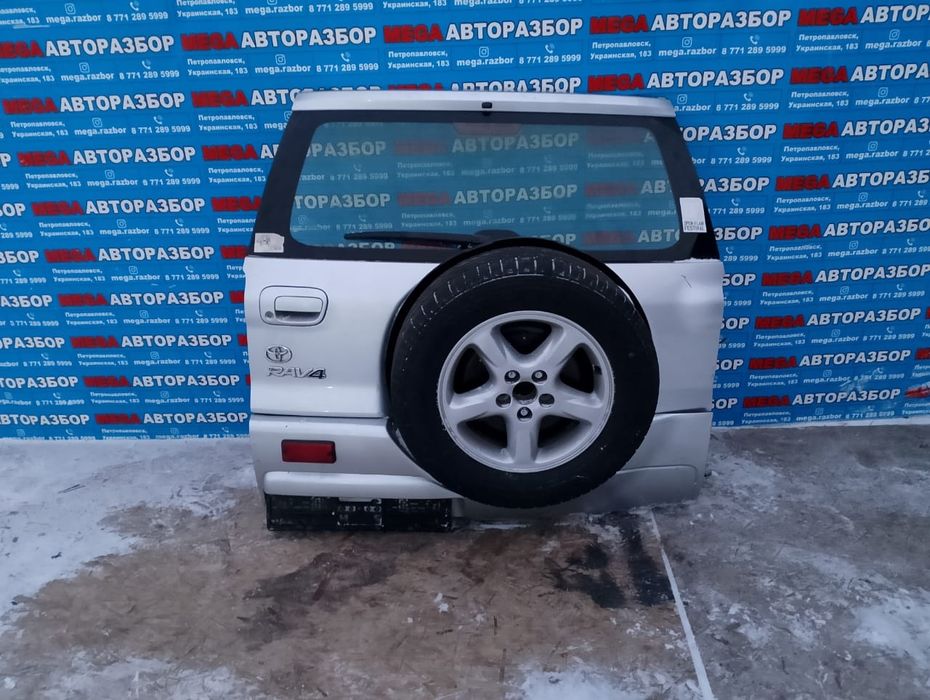 Кришка богажника Toyota RAV4.