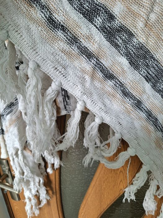 Cardigan cu ciucurei marimea S/M