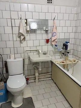 Срочно Продаётся Мирабад Авиагородок 3/4/4 ремонта нет  локации топ !