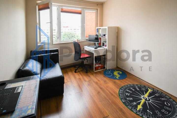 Тристаен апартамент под наем  в кв. Студентски град